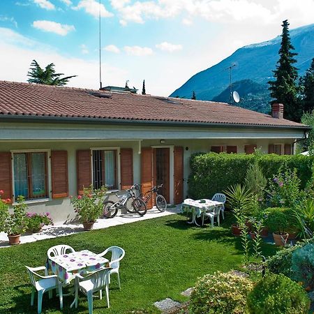 Casa Facchinetti Yellow Apartment Малчезине Екстериор снимка