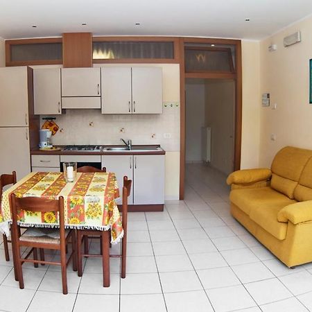 Casa Facchinetti Yellow Apartment Малчезине Екстериор снимка