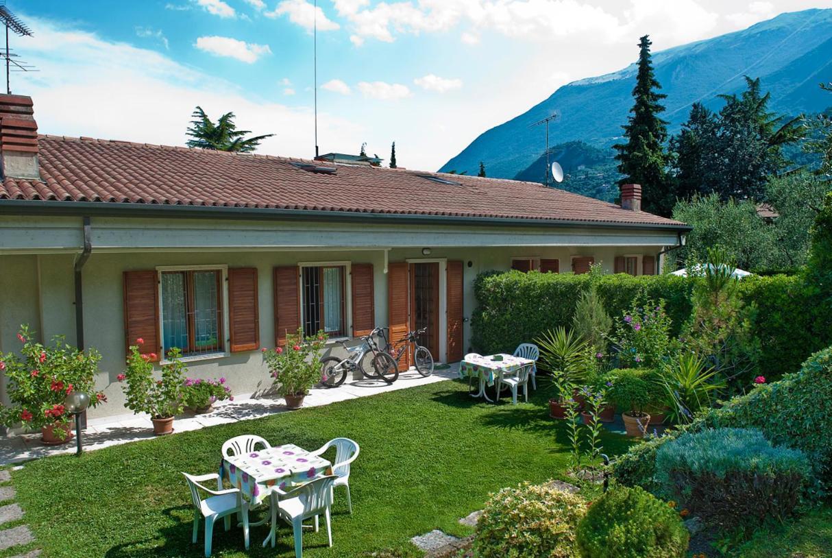 Casa Facchinetti Yellow Apartment Малчезине Екстериор снимка